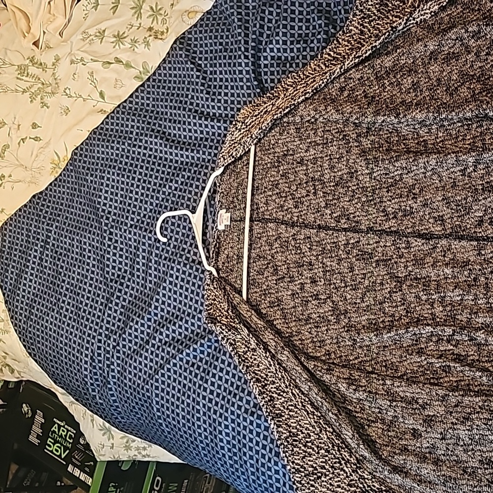 Cardigan - Picture 2 of 4